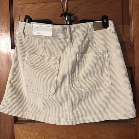 NEW American Eagle Corduroy Mini Skirt Size 10 Front Zip w/Pockets Cream/Ivory - Picture 2 of 3